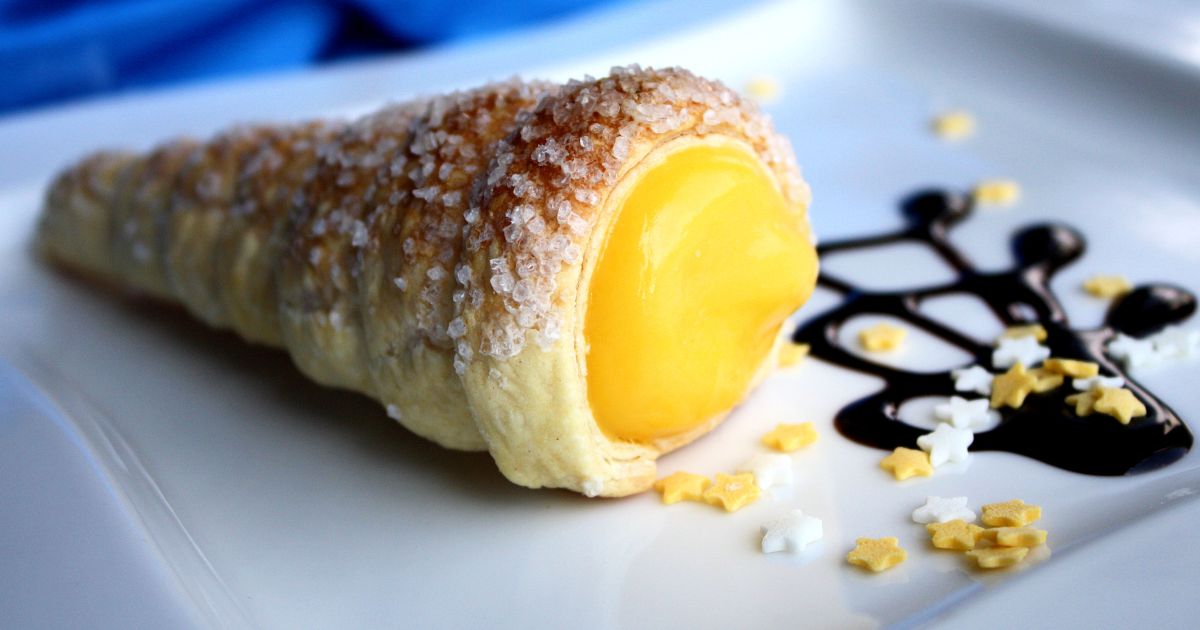 Cornet à la crème pâtissière